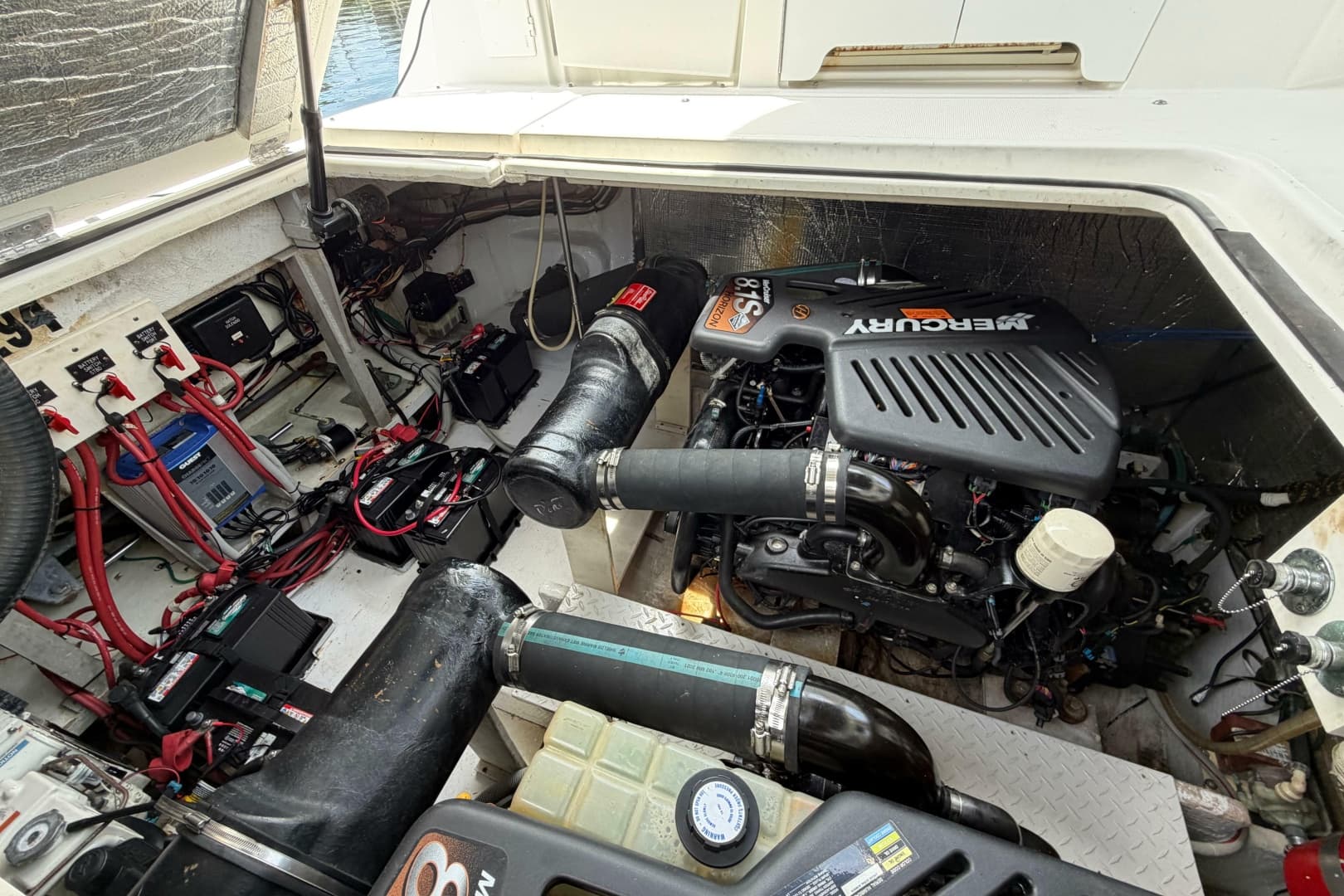 2001 Cruisers Yachts 3672 Express
