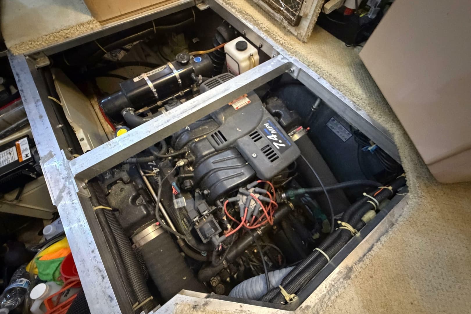 2000 Carver 356 Aft Cabin Motor Yacht