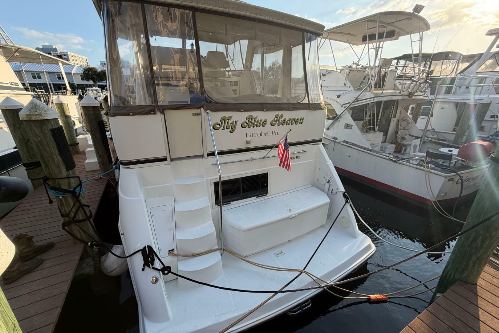2000 Carver 356 Aft Cabin Motor Yacht