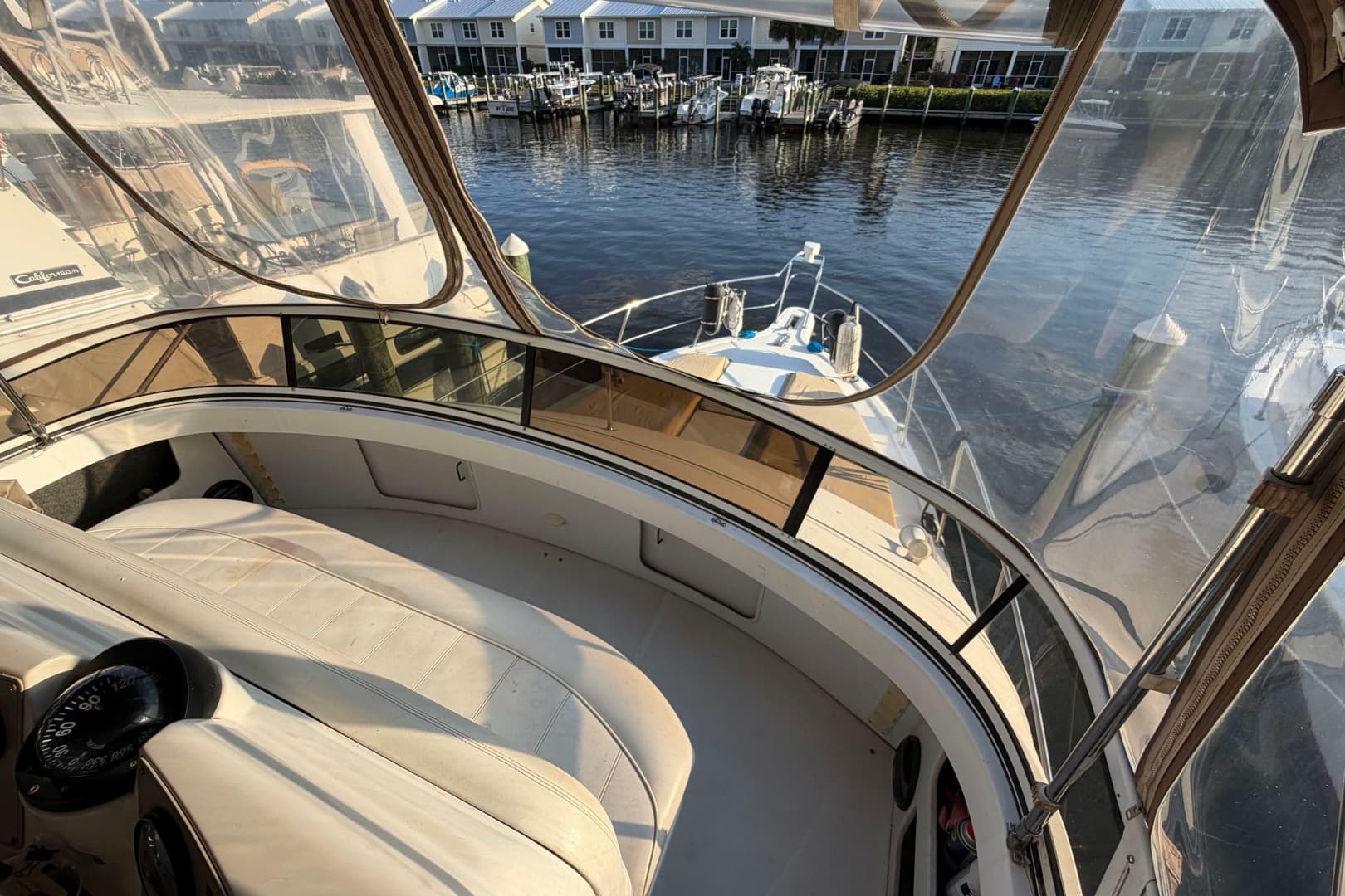 2000 Carver 356 Aft Cabin Motor Yacht
