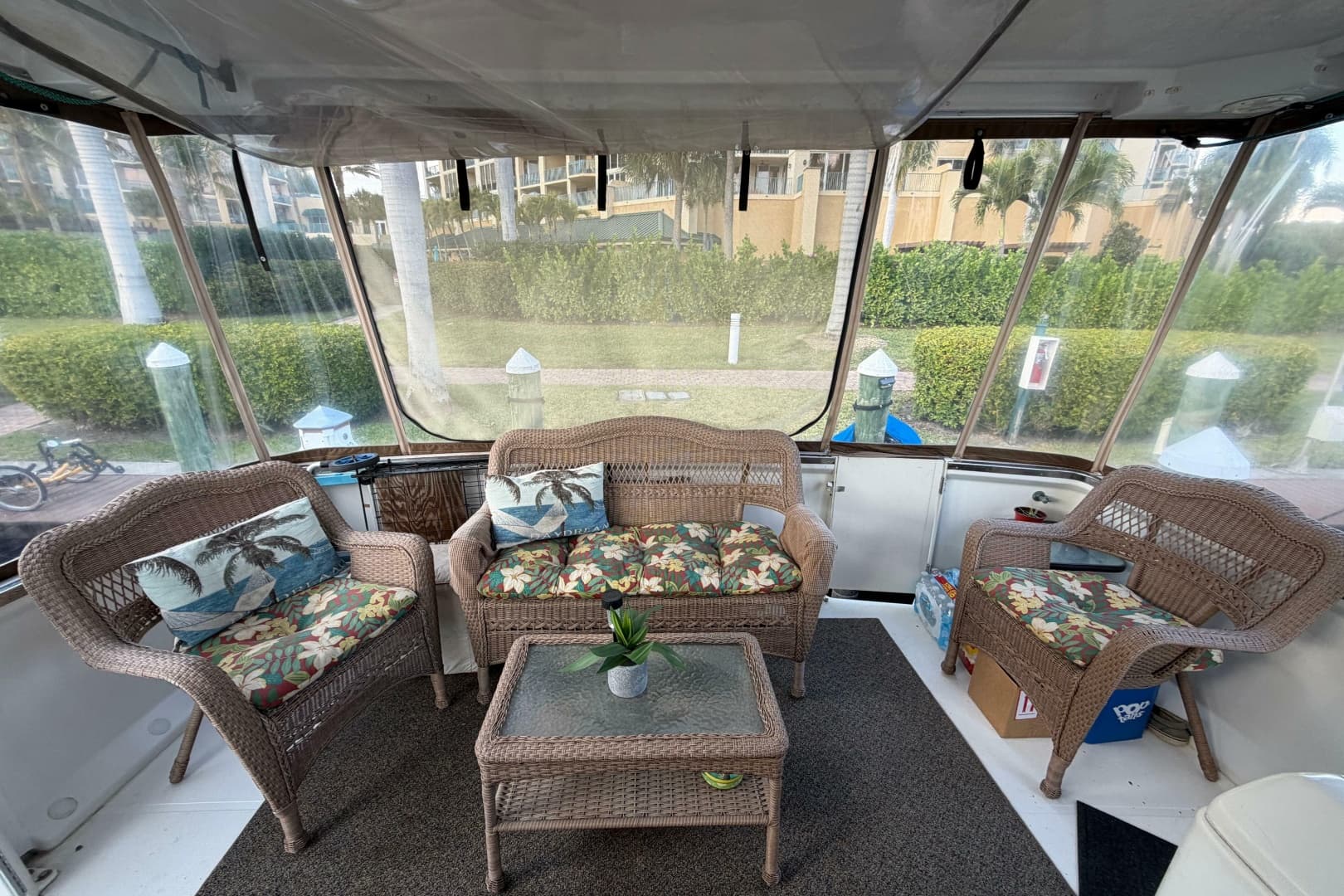 2000 Carver 356 Aft Cabin Motor Yacht