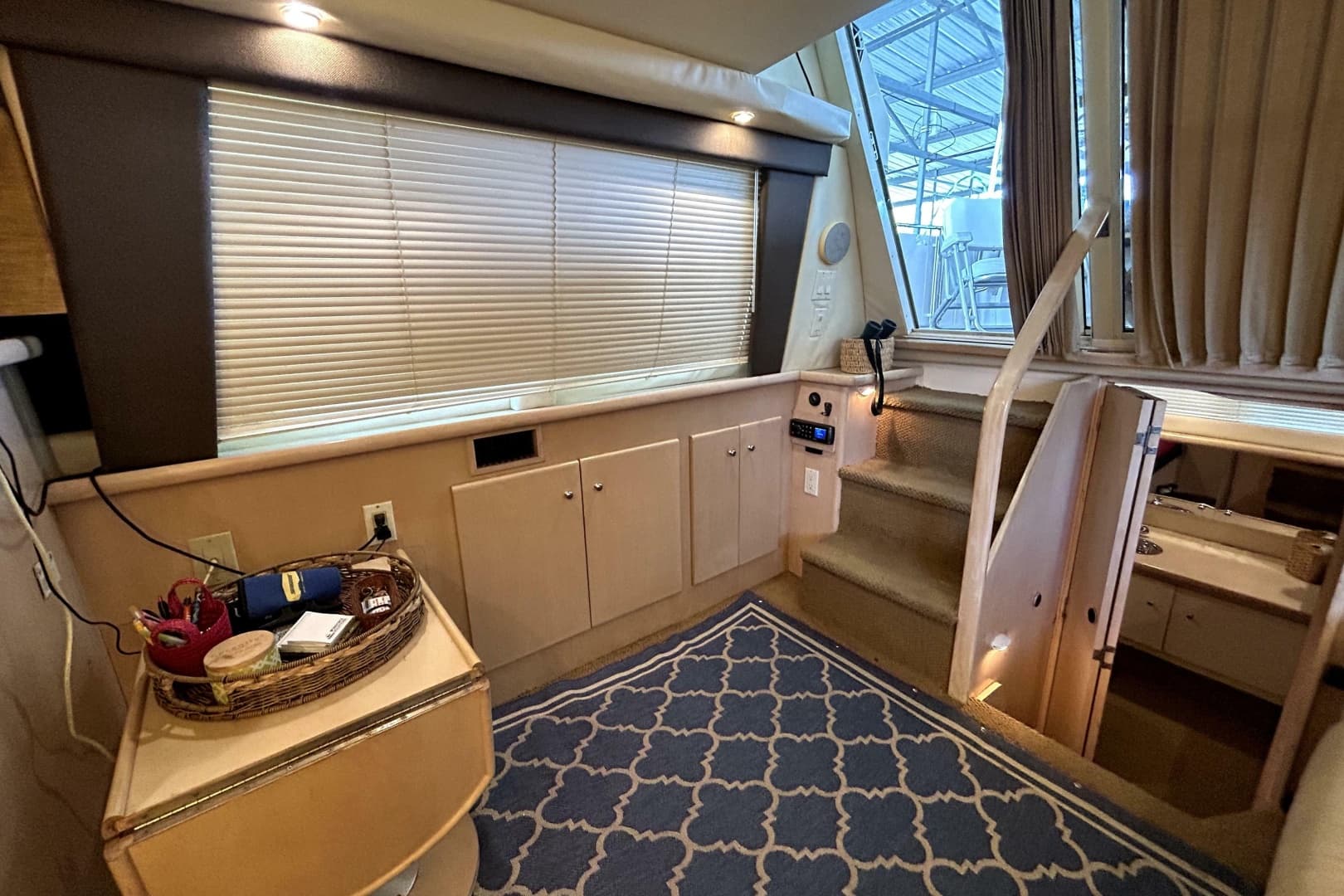 1999 Carver 326 Aft Cabin Motor Yacht