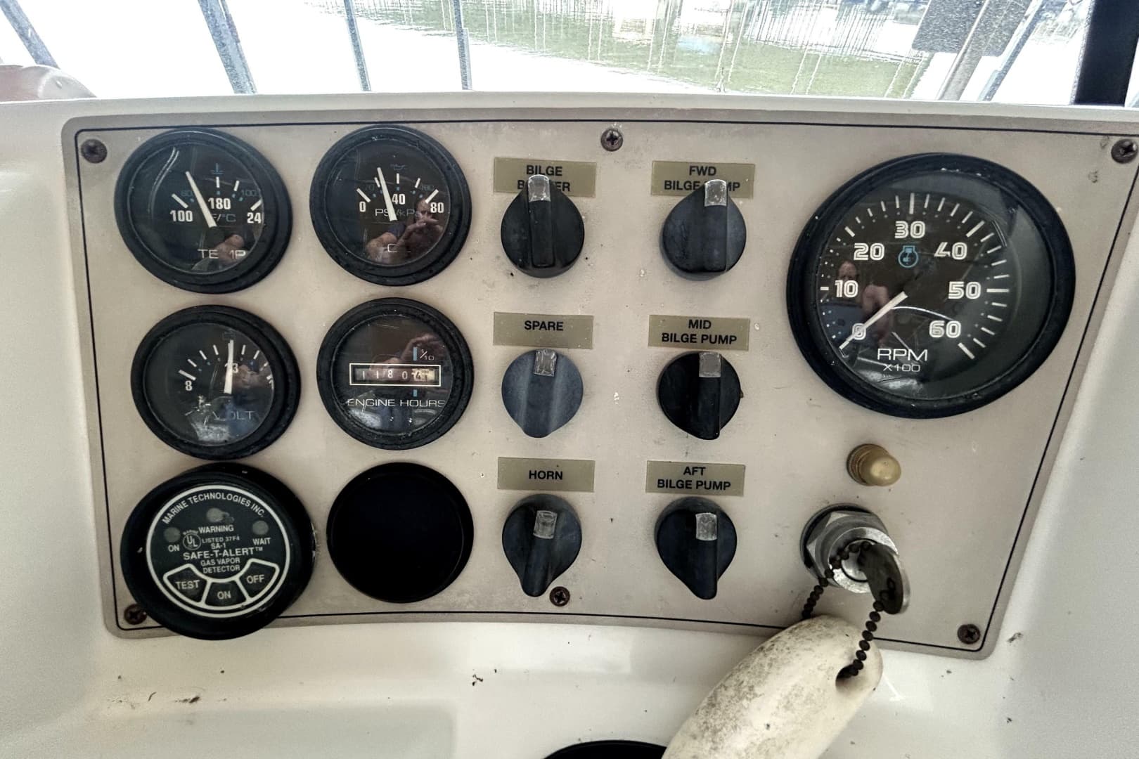 1999 Carver 326 Aft Cabin Motor Yacht