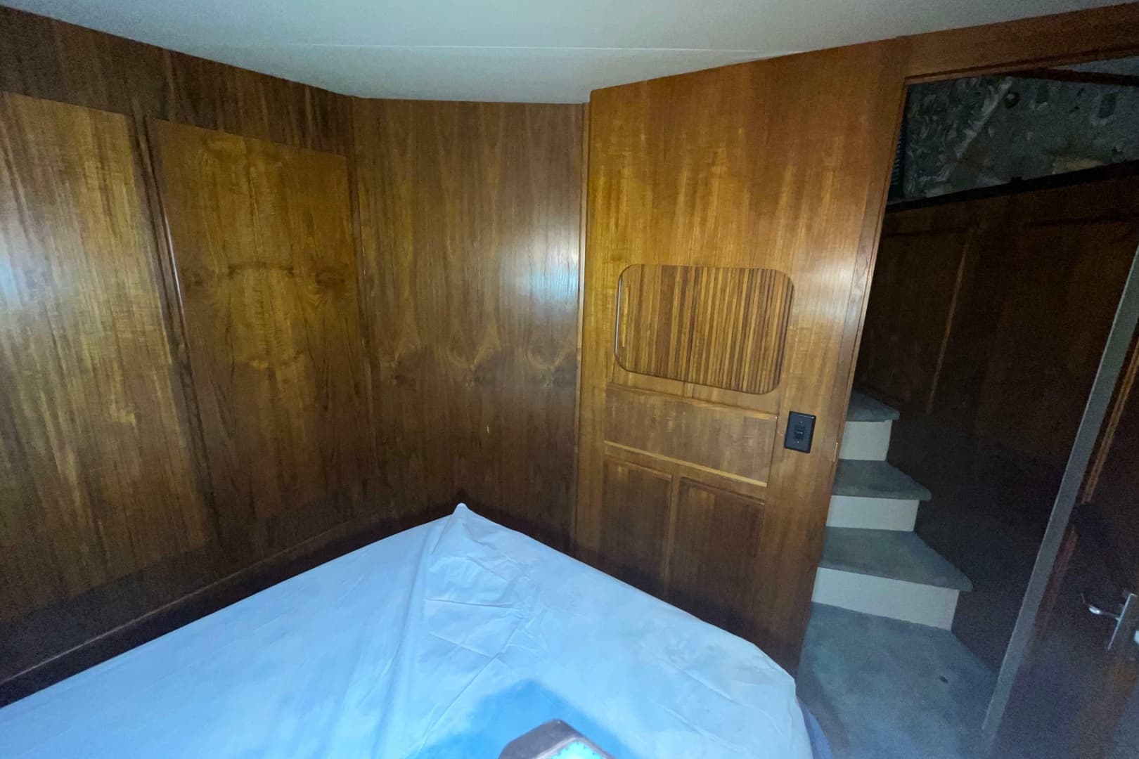 1994 Carver 370 Aft Cabin Motor Yacht