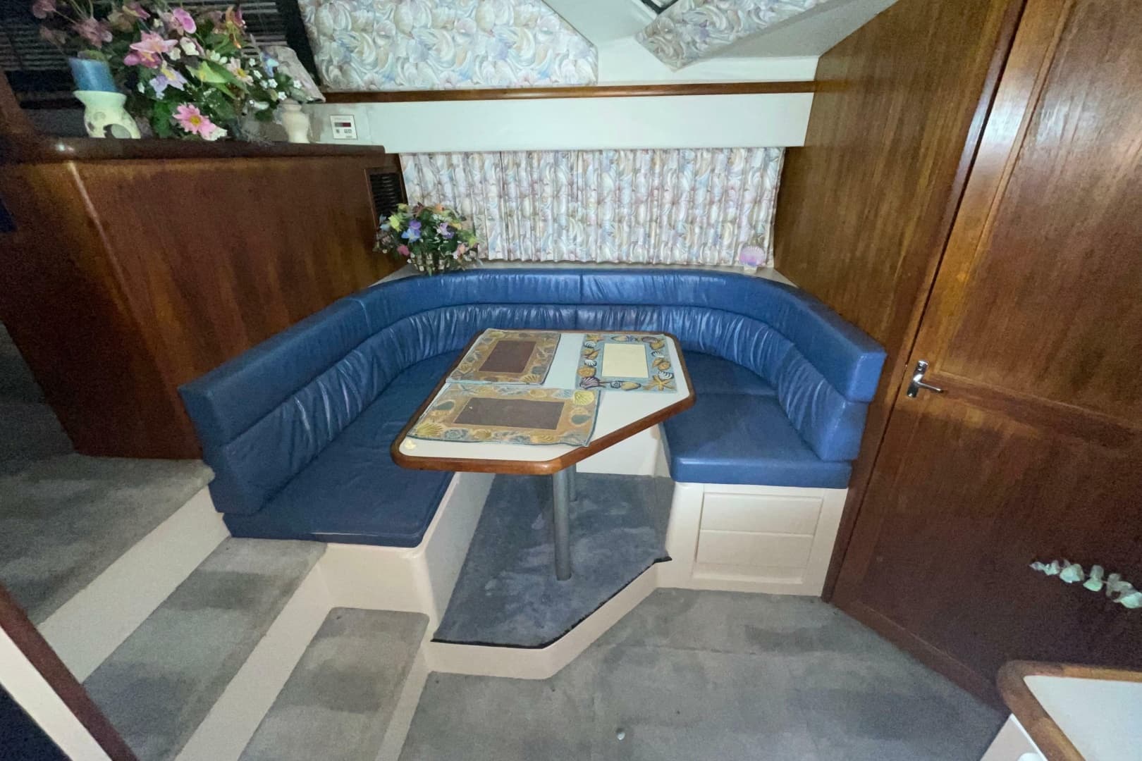 1994 Carver 370 Aft Cabin Motor Yacht