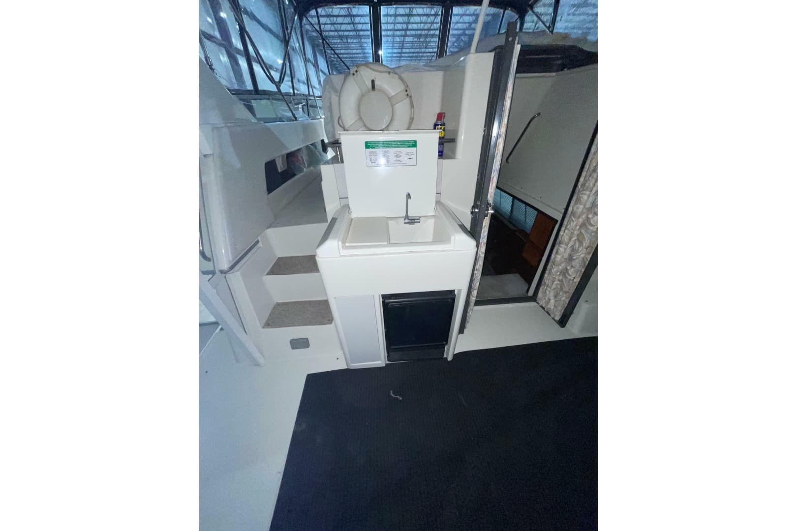 1994 Carver 370 Aft Cabin Motor Yacht