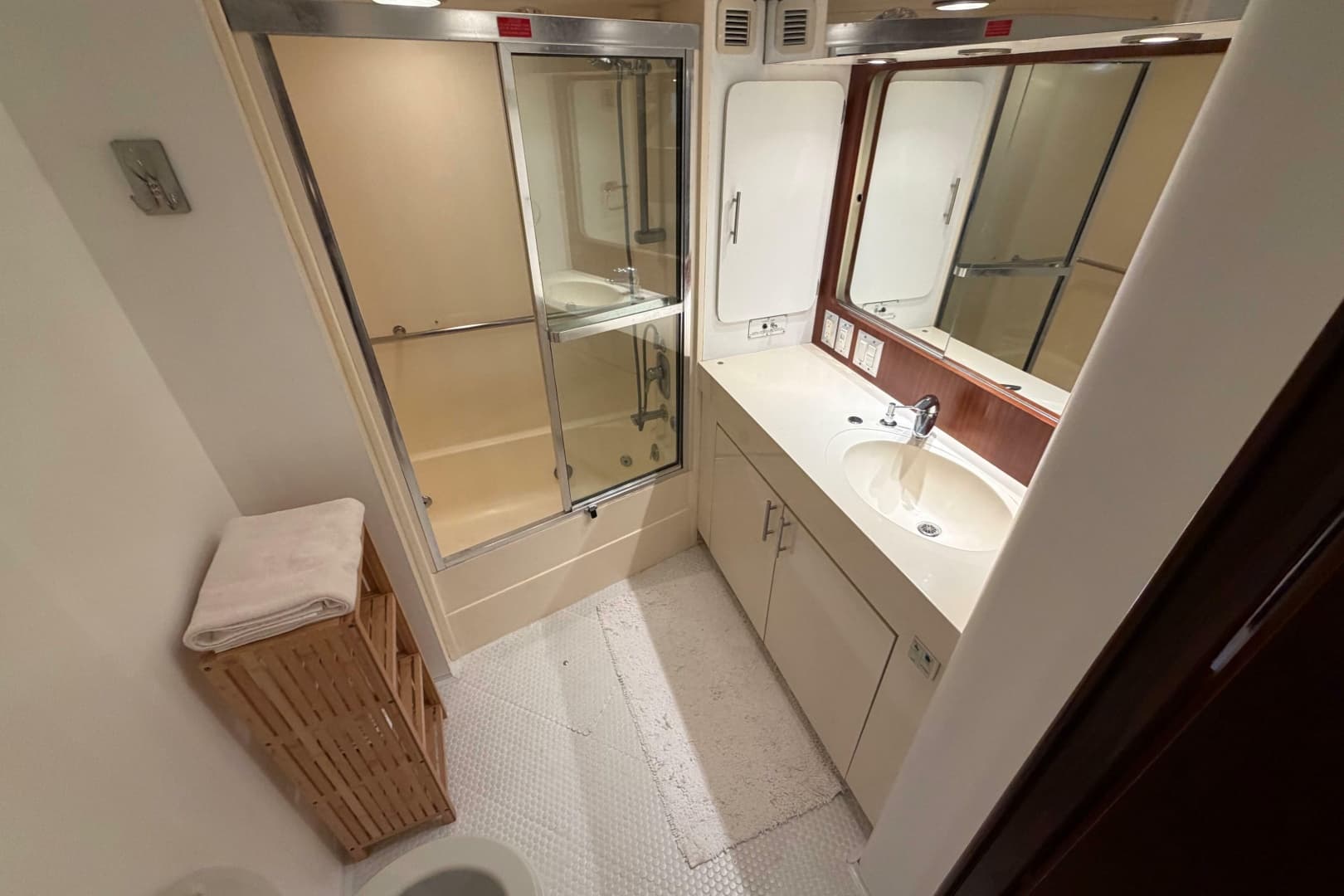 1991 Hatteras 70 Cockpit Motor Yacht