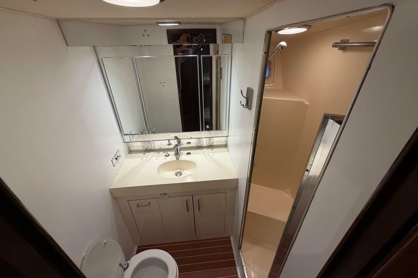 1991 Hatteras 70 Cockpit Motor Yacht