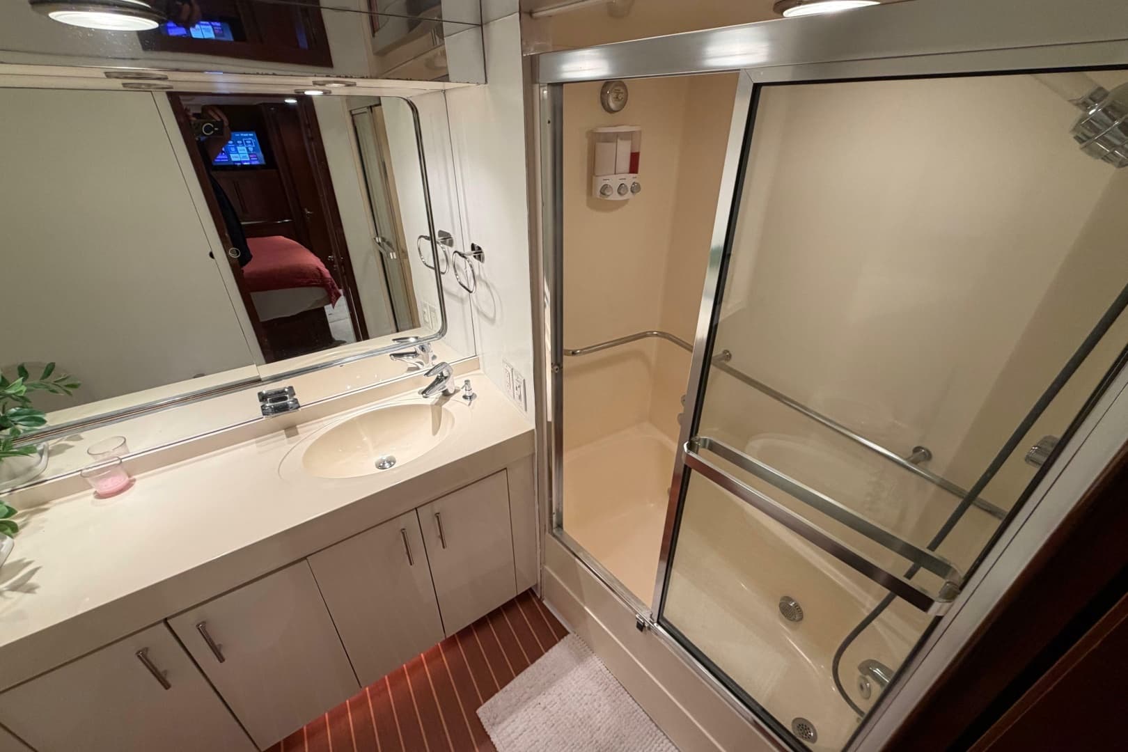 1991 Hatteras 70 Cockpit Motor Yacht