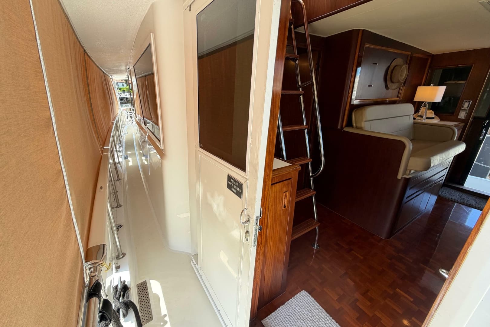 1991 Hatteras 70 Cockpit Motor Yacht