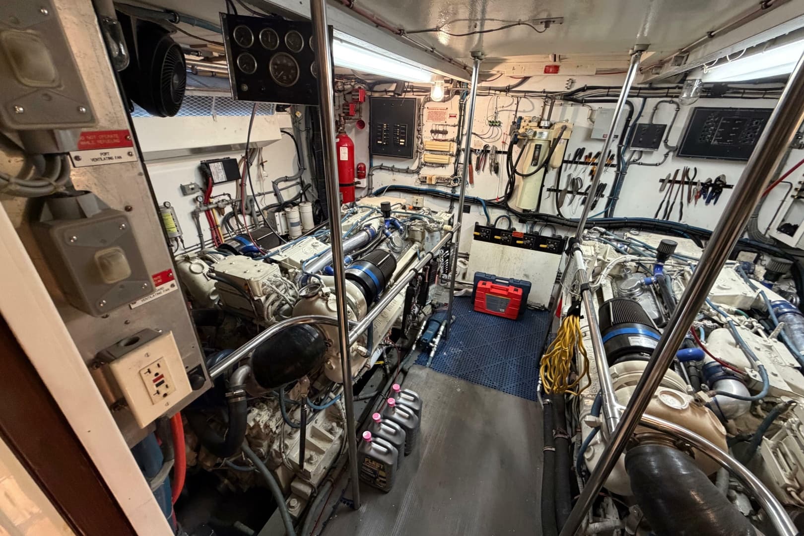 1991 Hatteras 70 Cockpit Motor Yacht