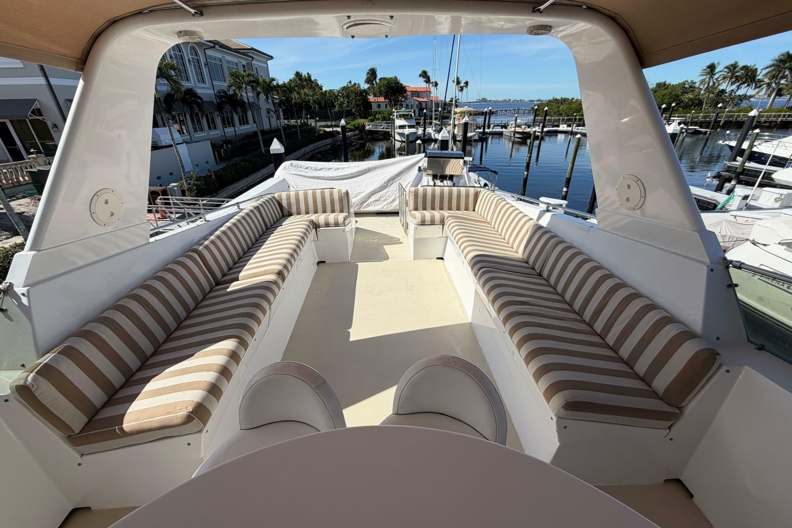 1991 Hatteras 70 Cockpit Motor Yacht