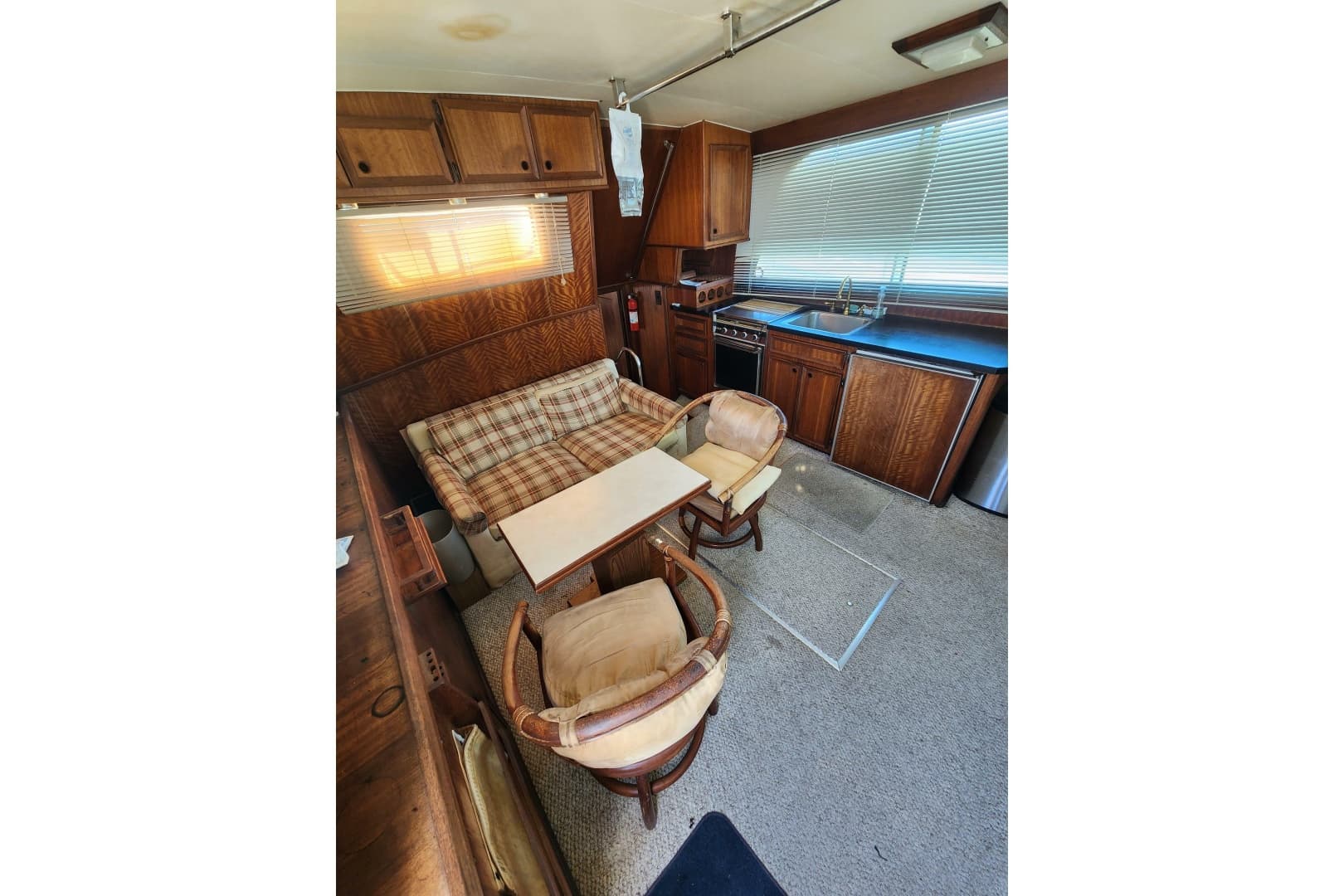 1976 Hatteras 42 Long Range Cruiser