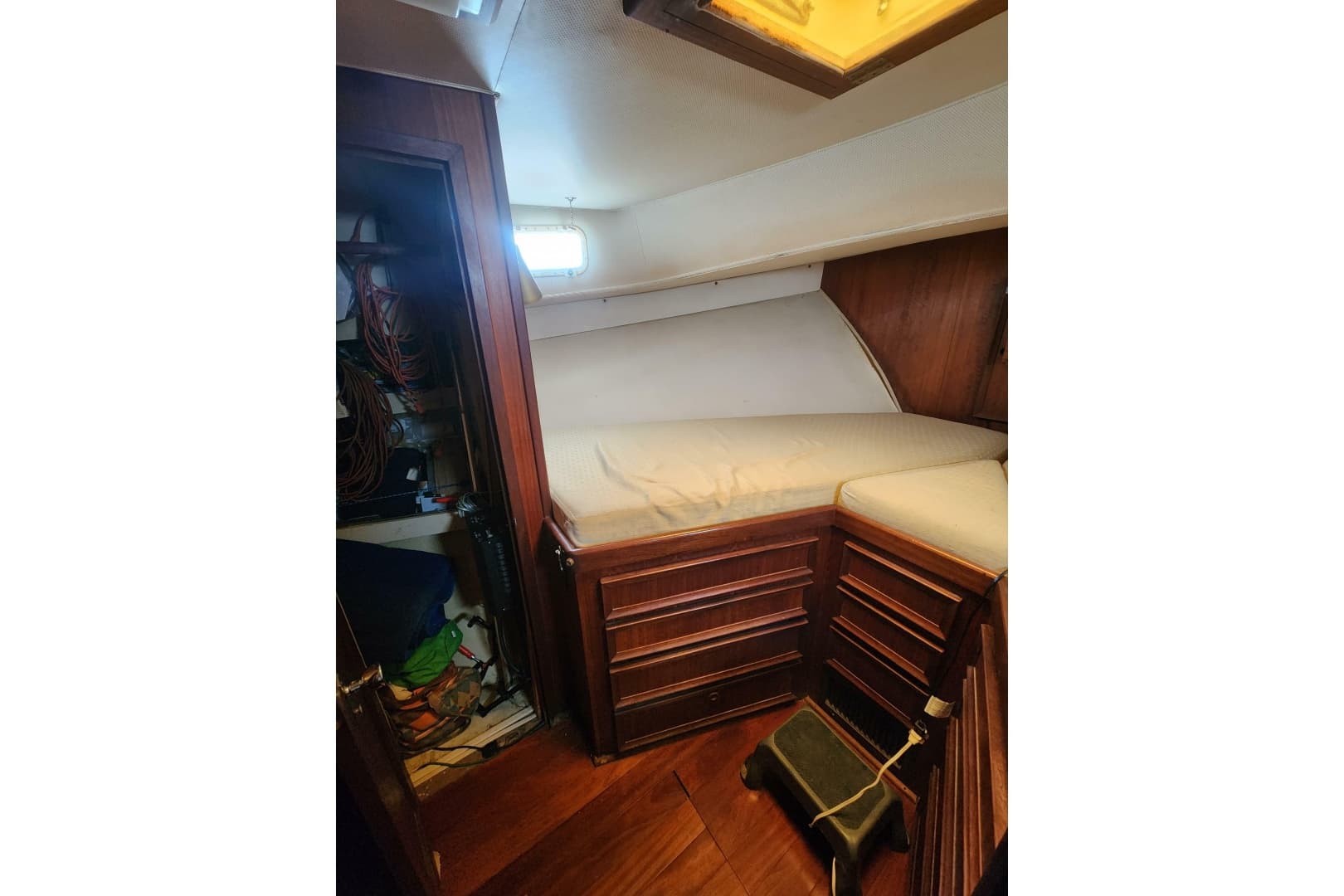 1976 Hatteras 42 Long Range Cruiser