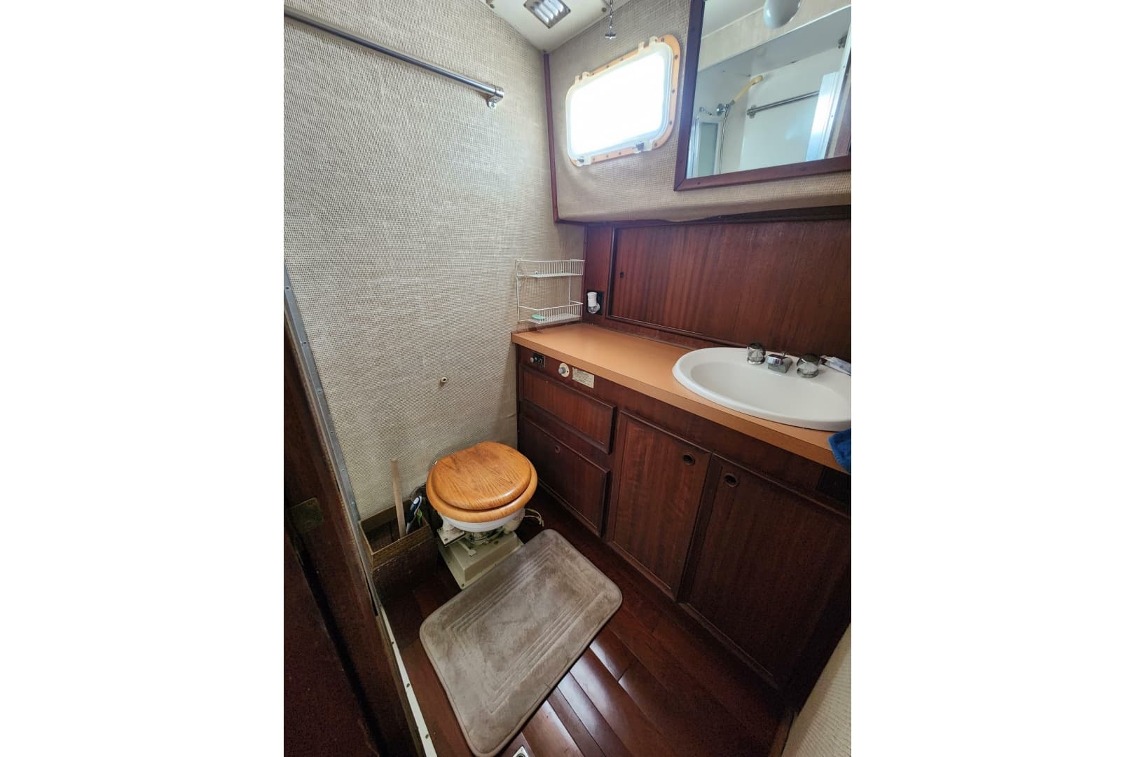 1976 Hatteras 42 Long Range Cruiser
