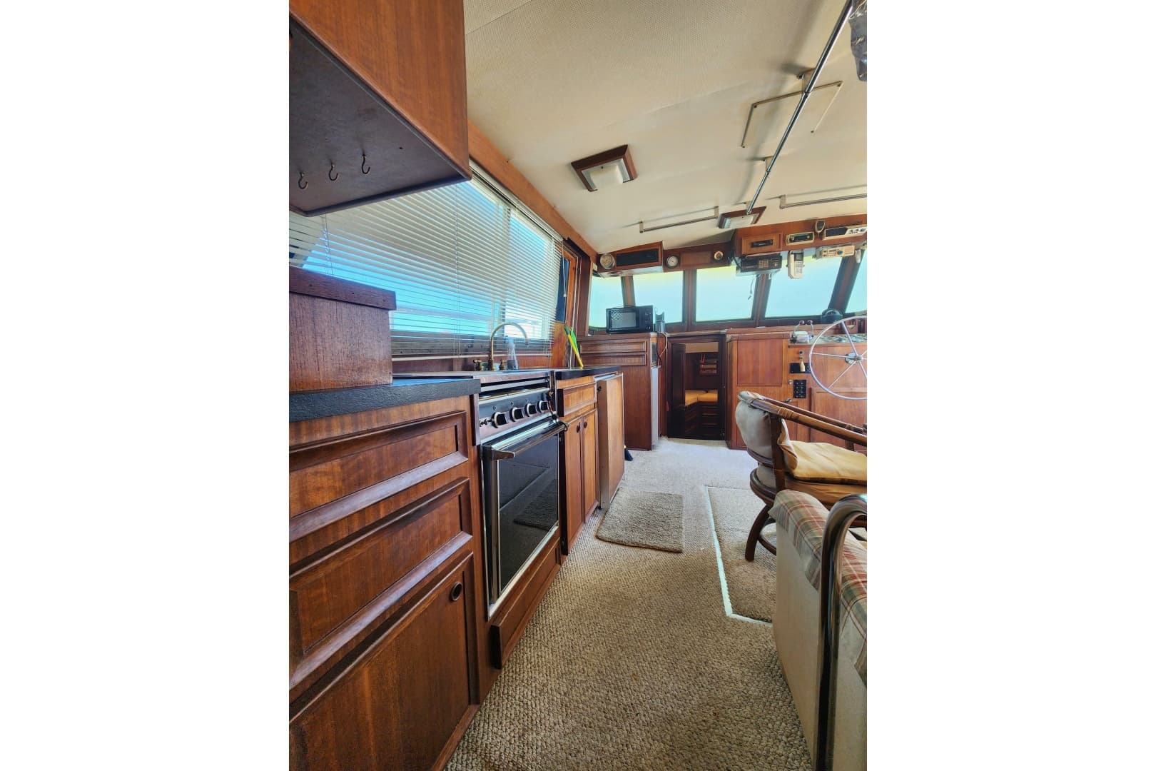 1976 Hatteras 42 Long Range Cruiser