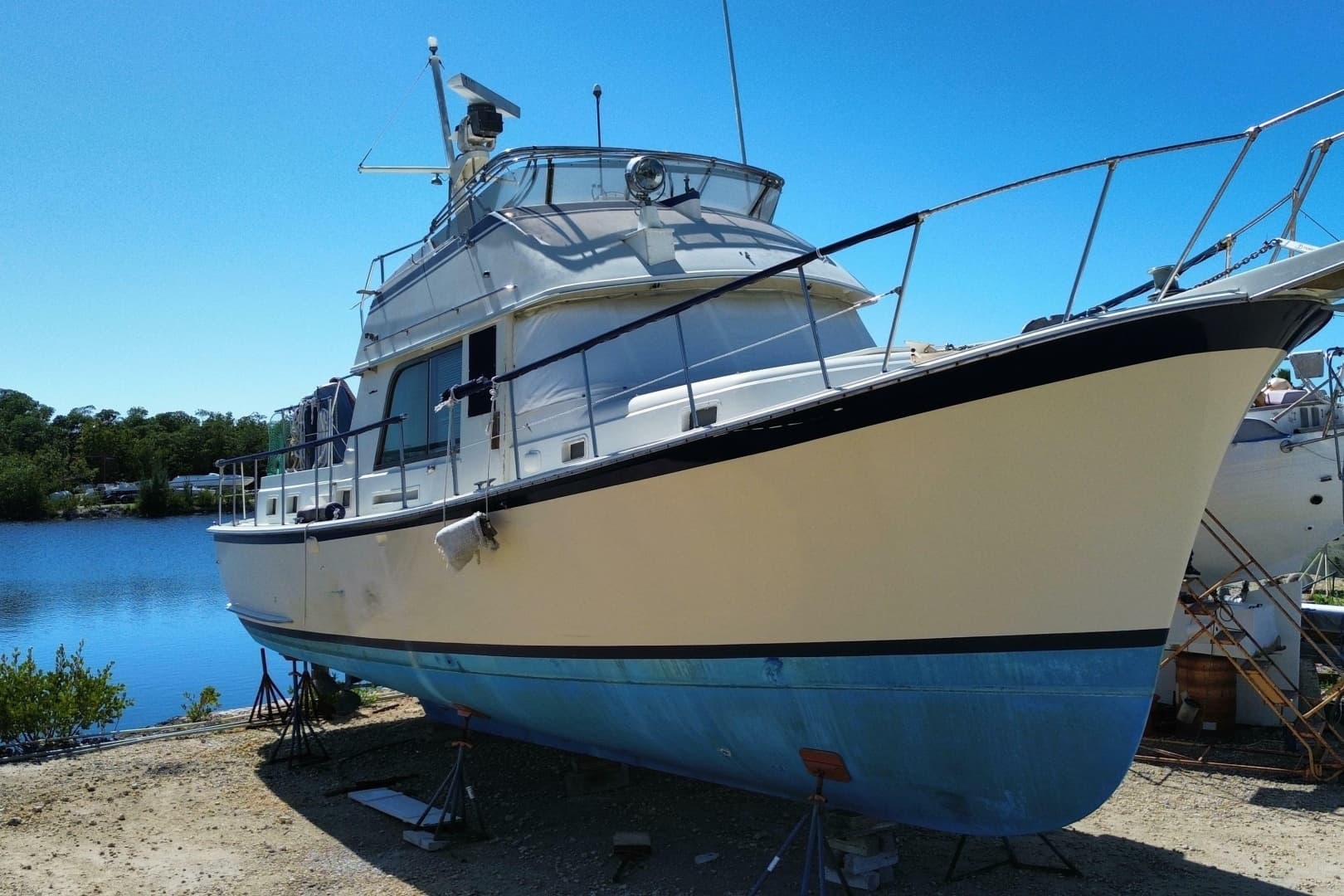1976 Hatteras 42 Long Range Cruiser