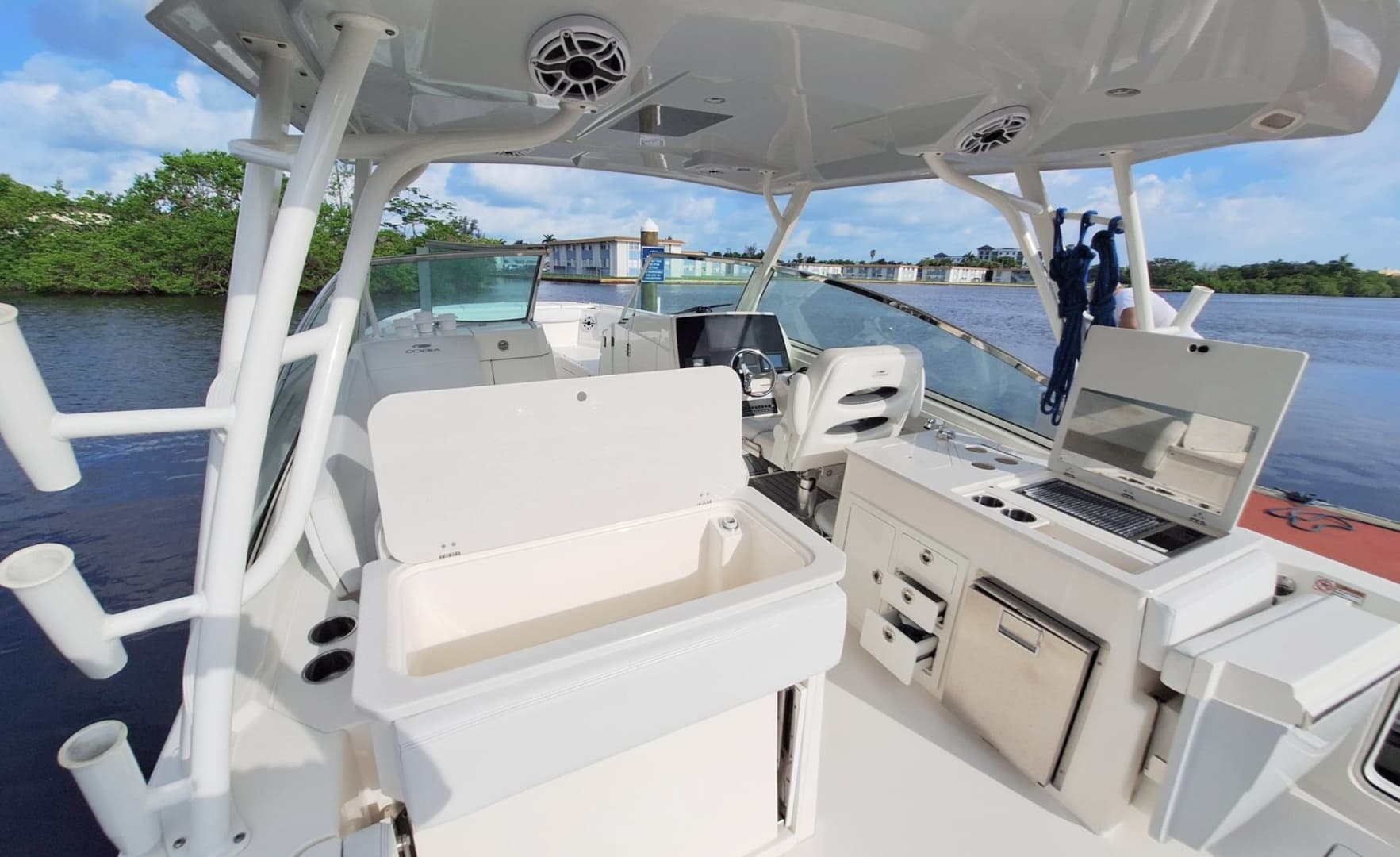 2021 Cobia 330DC
