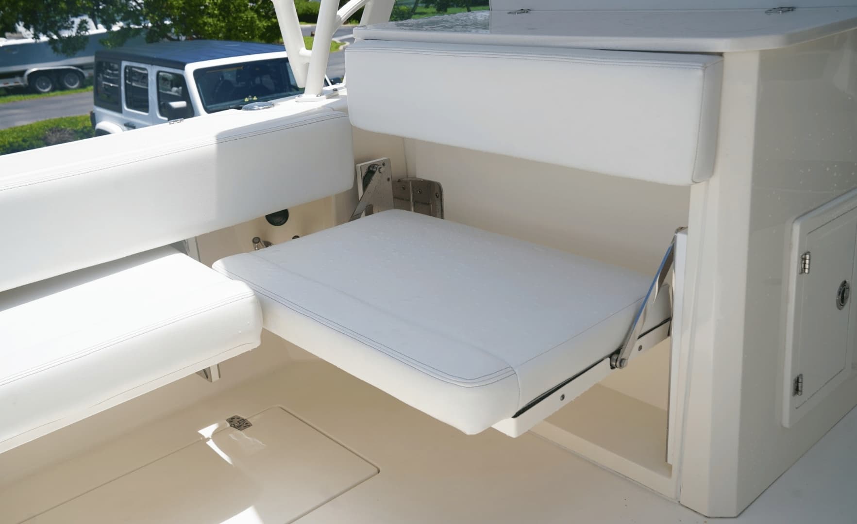 2021 Cobia 330DC
