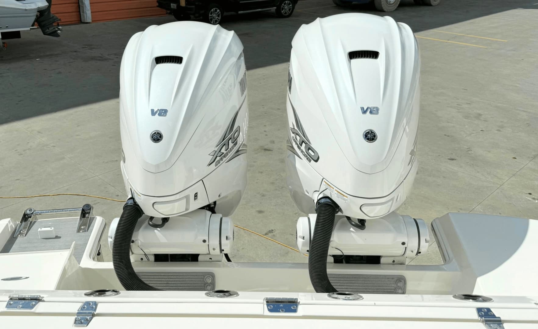 2021 Cobia 330DC