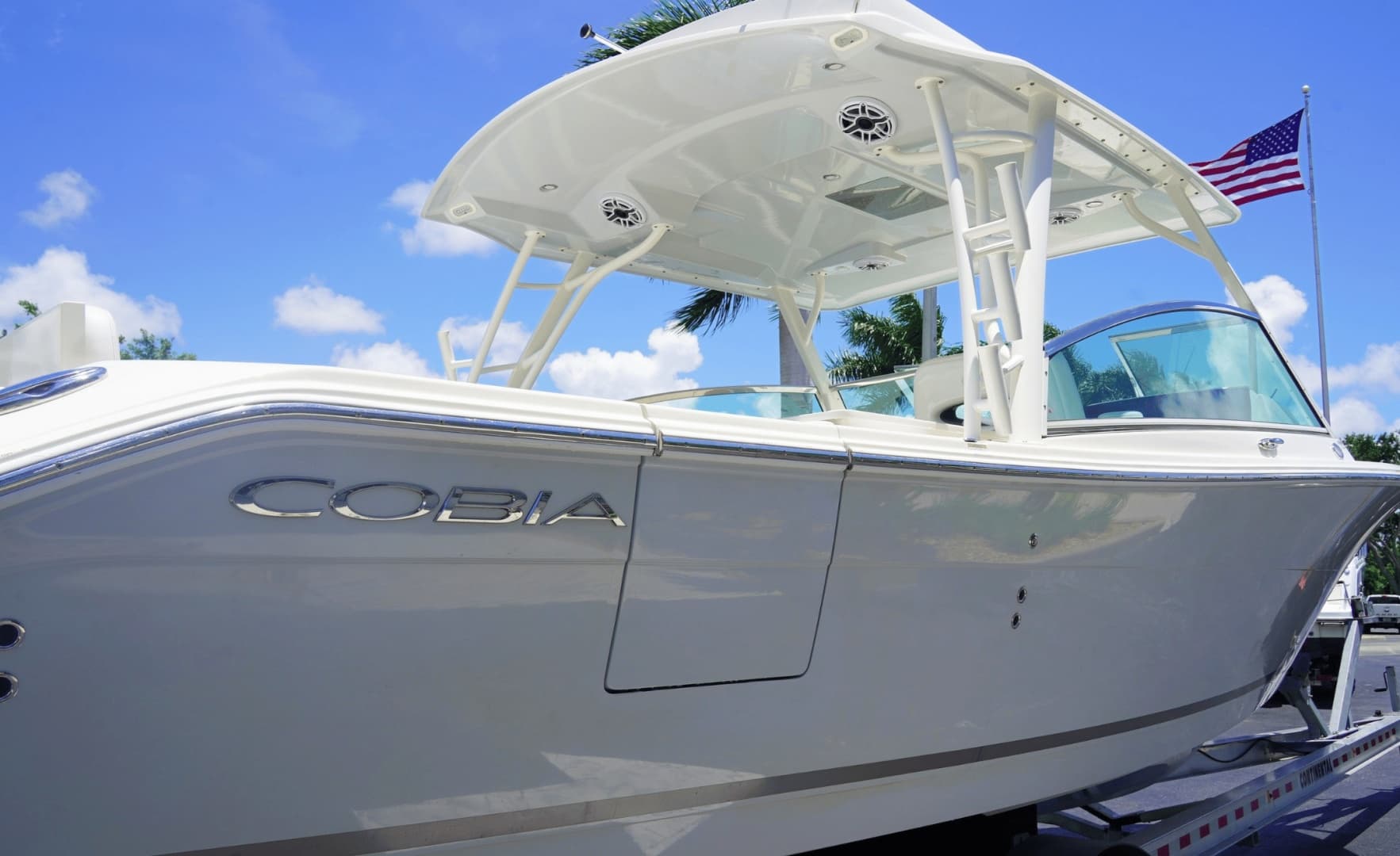 2021 Cobia 330DC