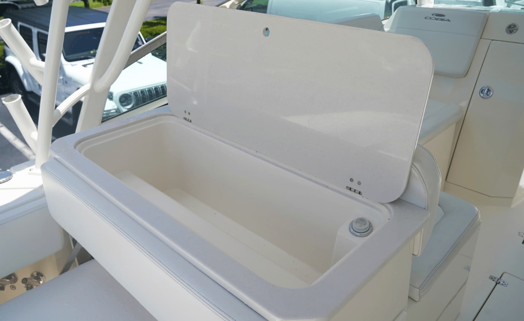 2021 Cobia 330DC