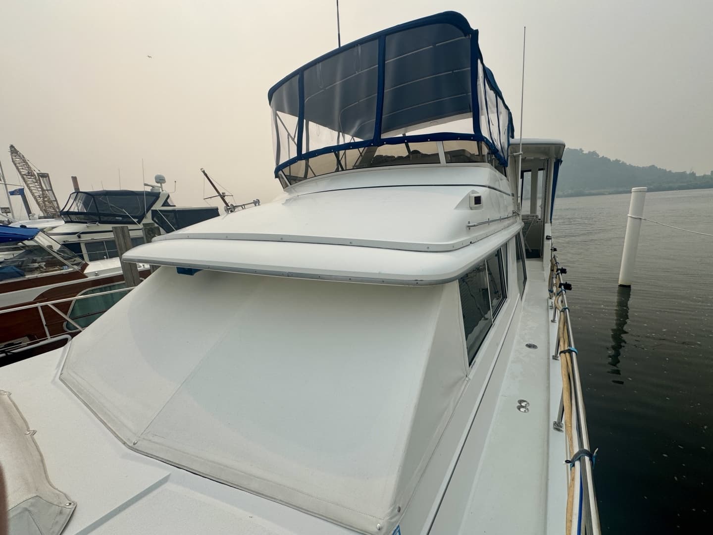 1997 Carver 445 Aft Cabin