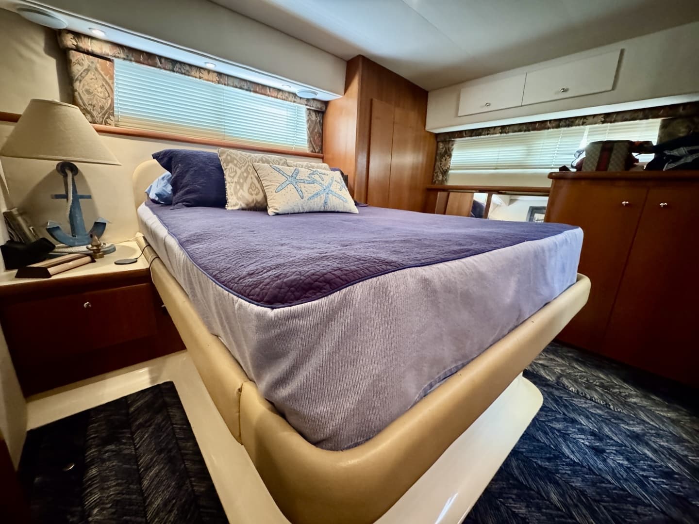 1997 Carver 445 Aft Cabin