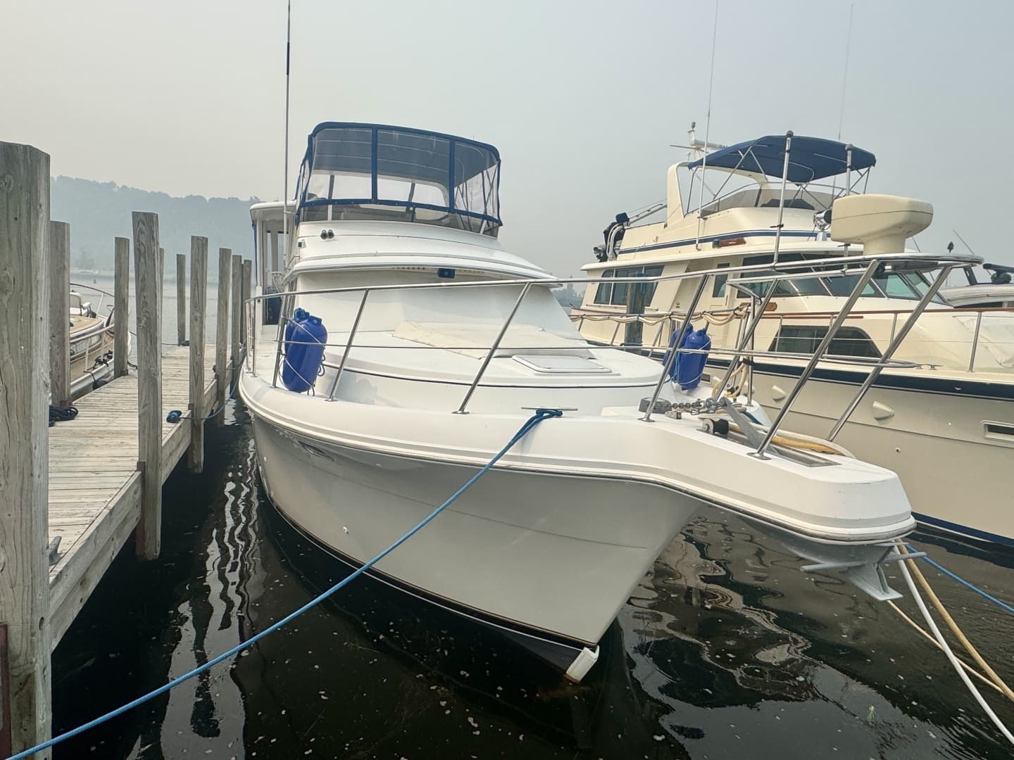 1997 Carver 445 Aft Cabin