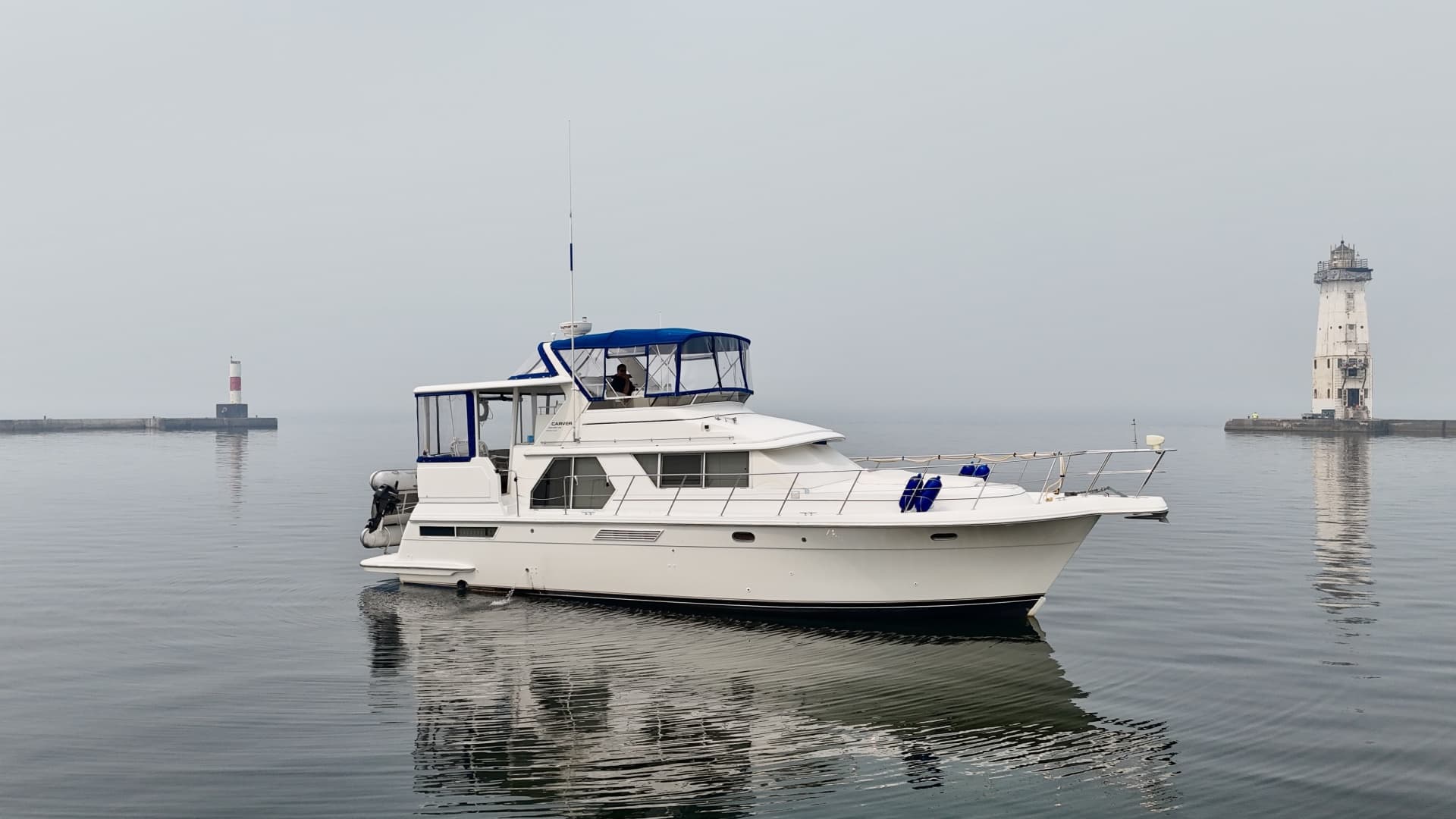 1997 Carver 445 Aft Cabin