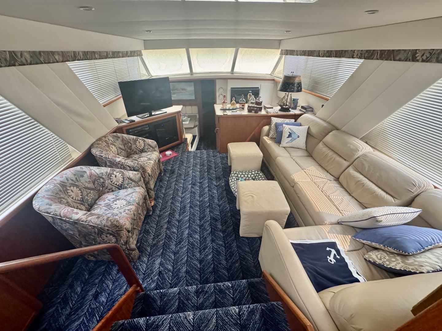 1997 Carver 445 Aft Cabin