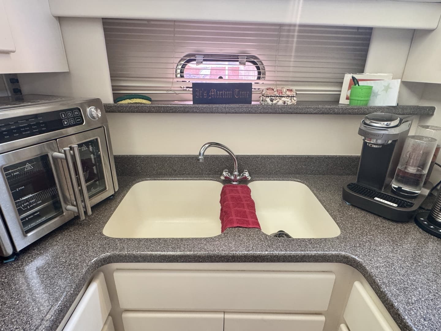 1997 Carver 445 Aft Cabin