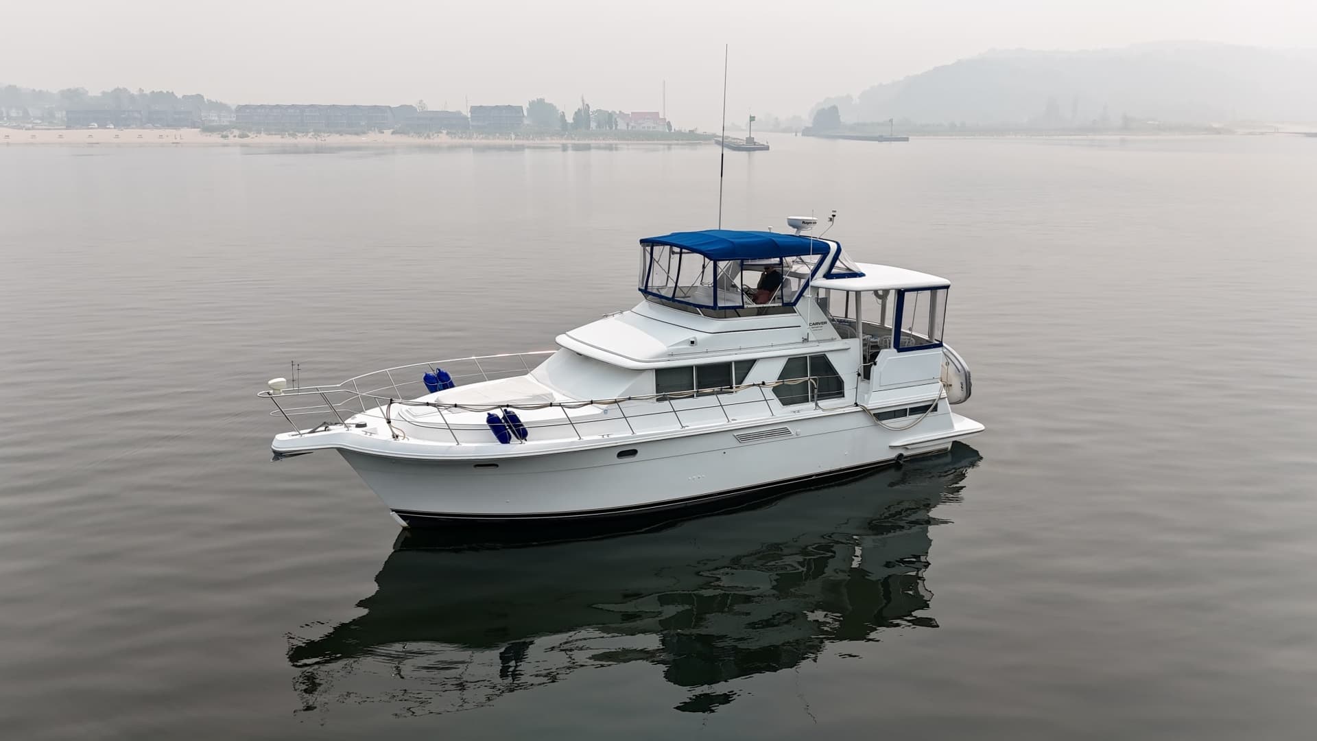 1997 Carver 445 Aft Cabin