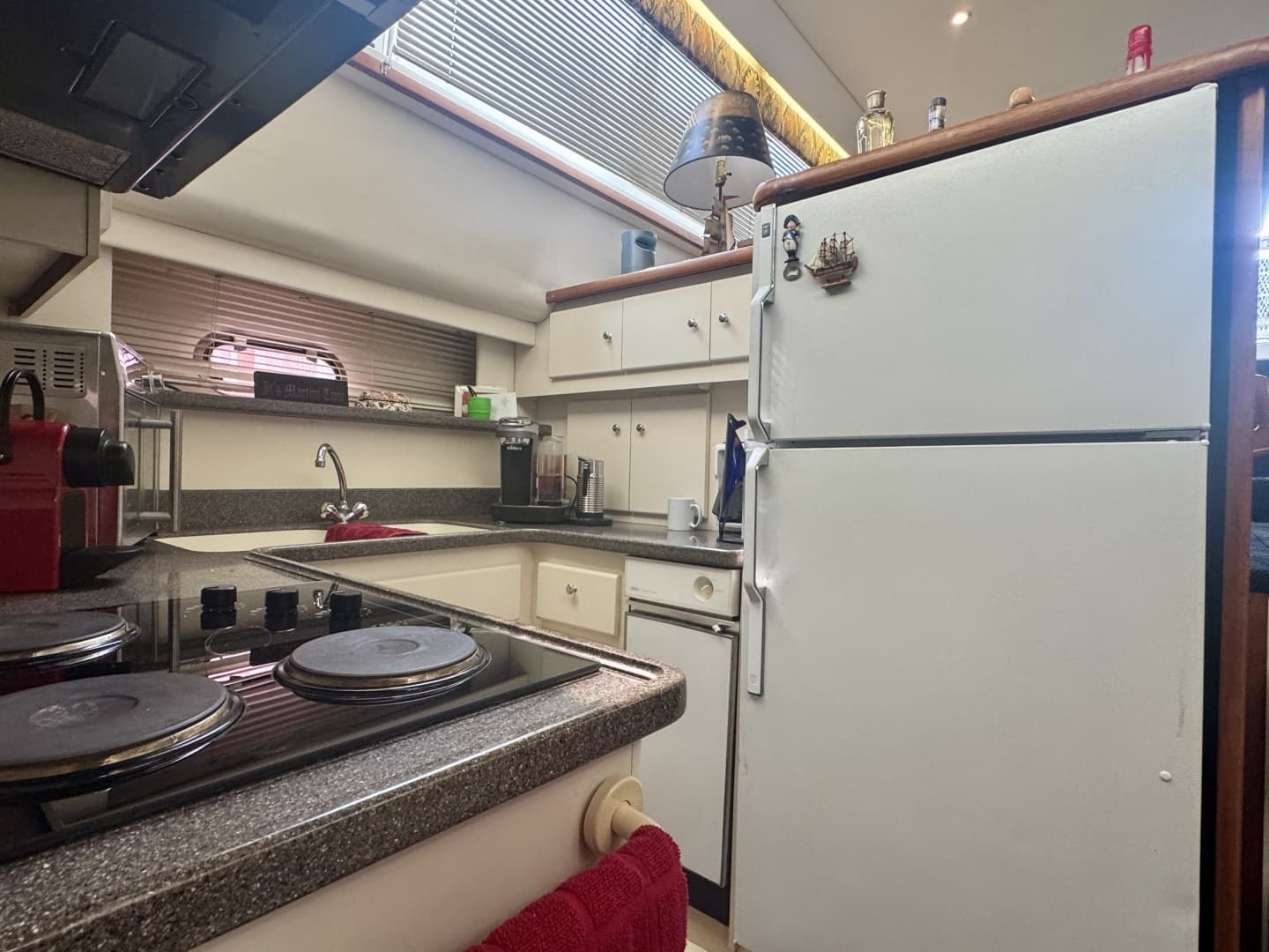 1997 Carver 445 Aft Cabin
