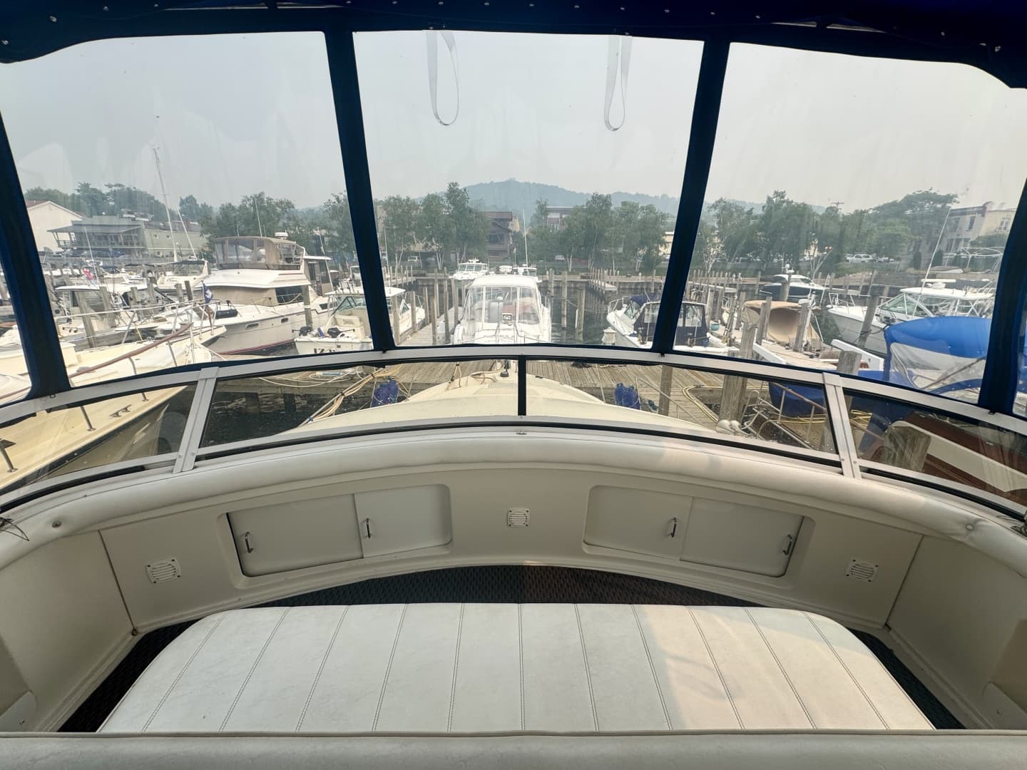 1997 Carver 445 Aft Cabin