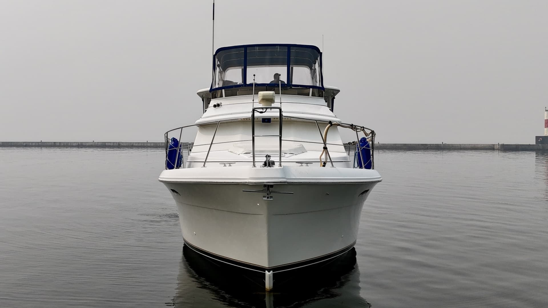 1997 Carver 445 Aft Cabin