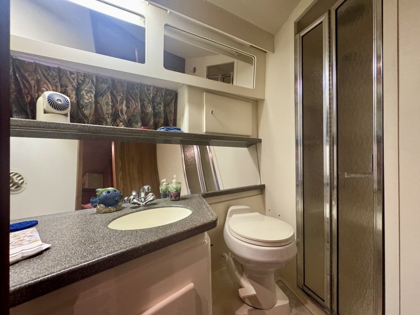 1997 Carver 445 Aft Cabin