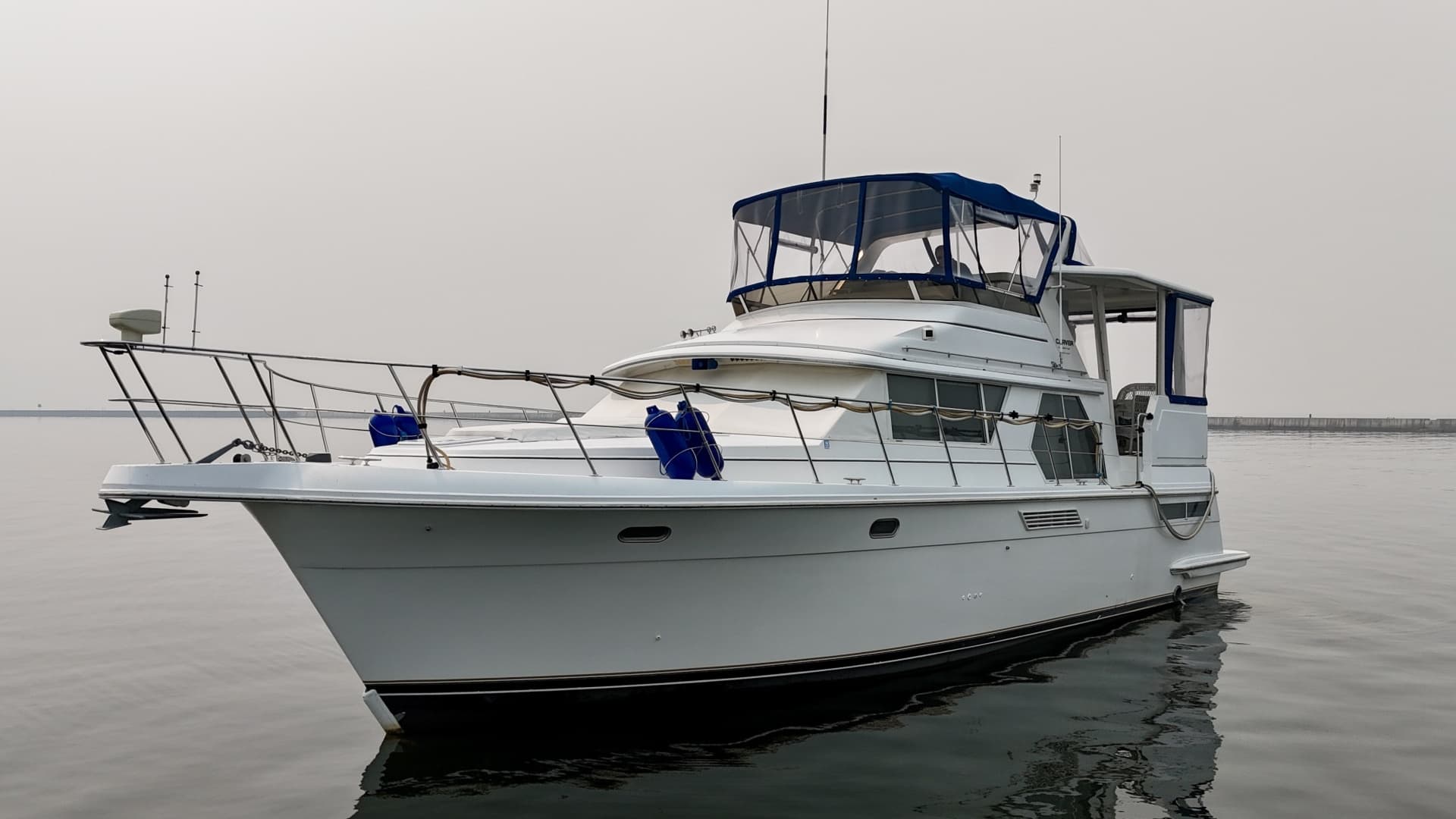 1997 Carver 445 Aft Cabin