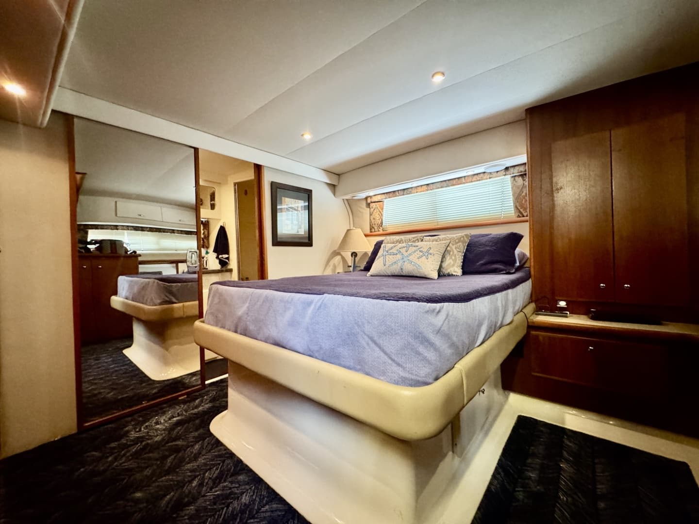 1997 Carver 445 Aft Cabin
