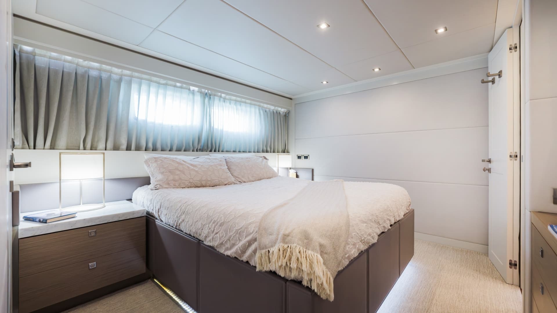 Starboard VIP looking aft