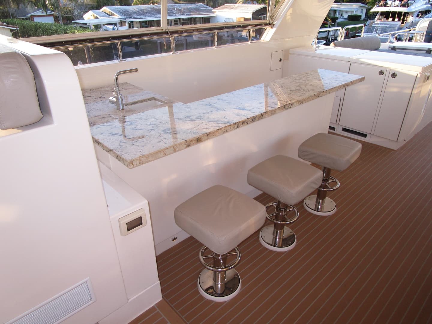 Starboard side bar