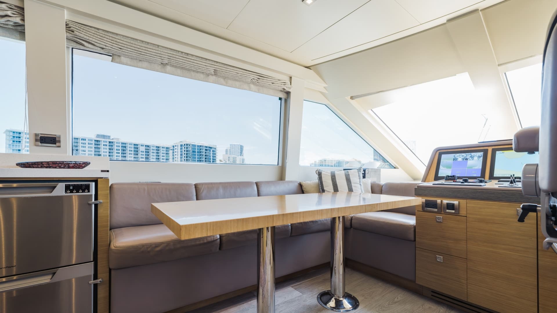 Galley breakfast nook