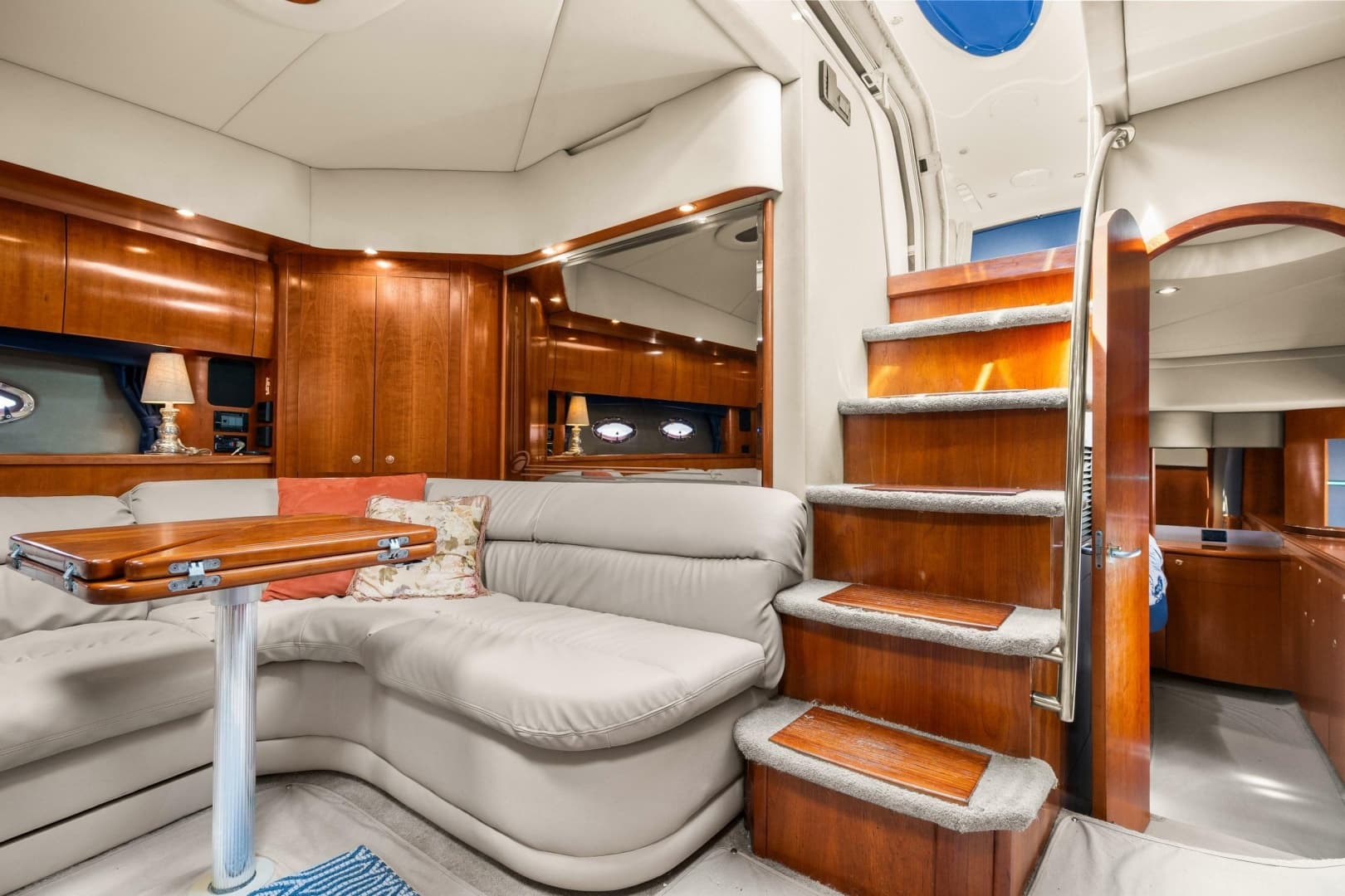 2005 Cruisers Yachts 520 Express