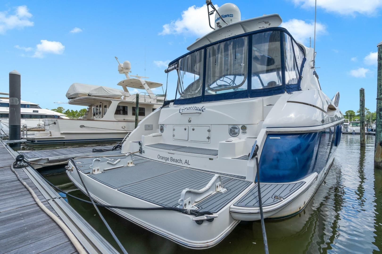 2005 Cruisers Yachts 520 Express