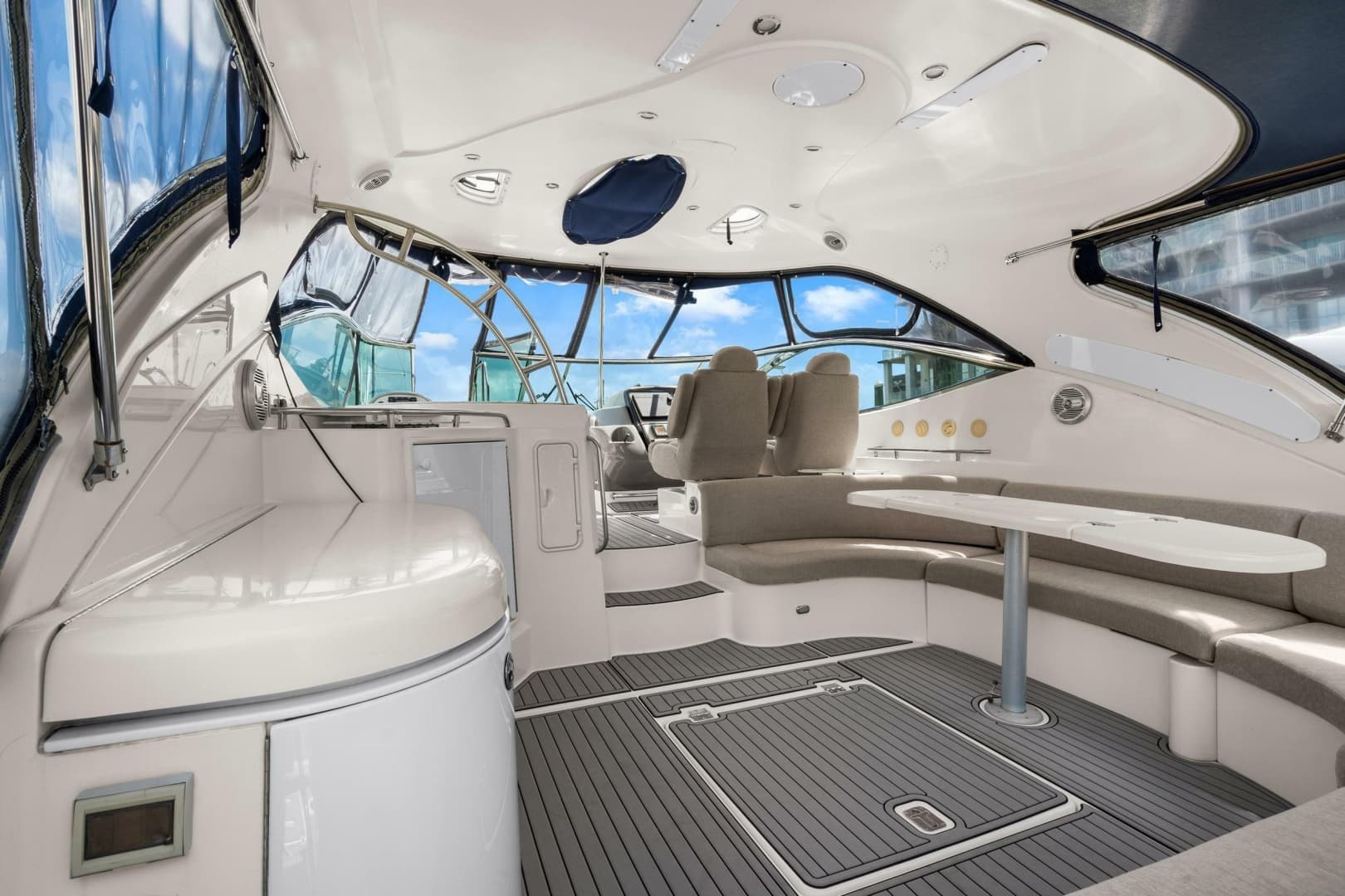 2005 Cruisers Yachts 520 Express