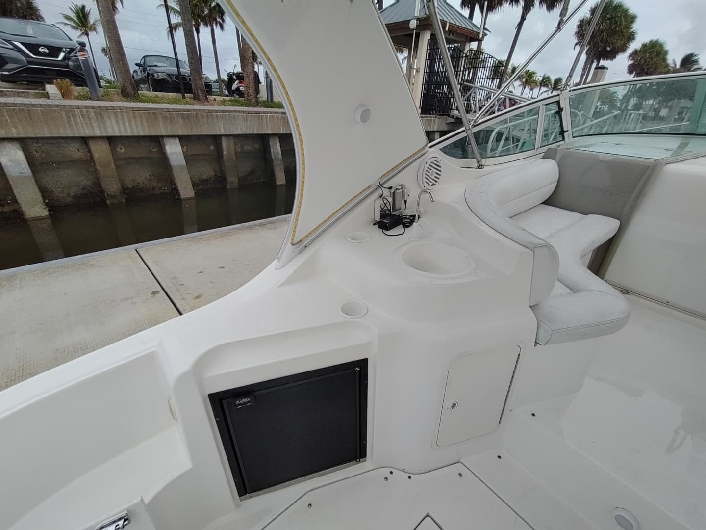 2002 Cruisers Yachts 3372 Express