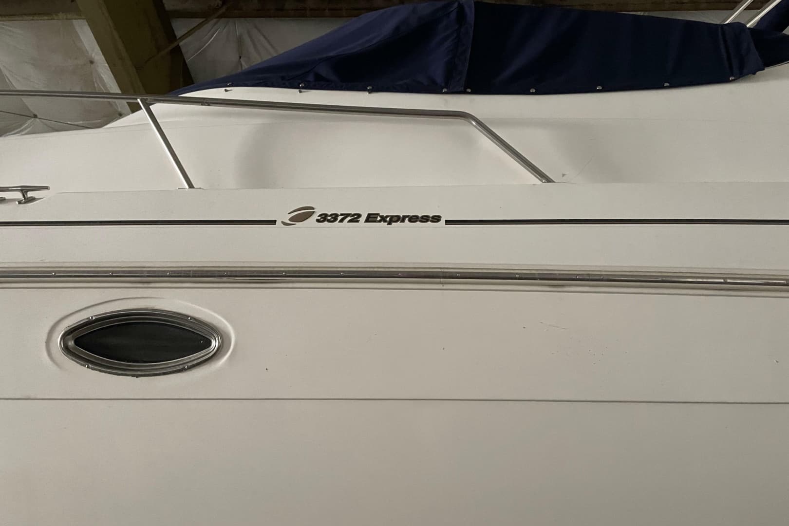 2002 Cruisers Yachts 3372 Express