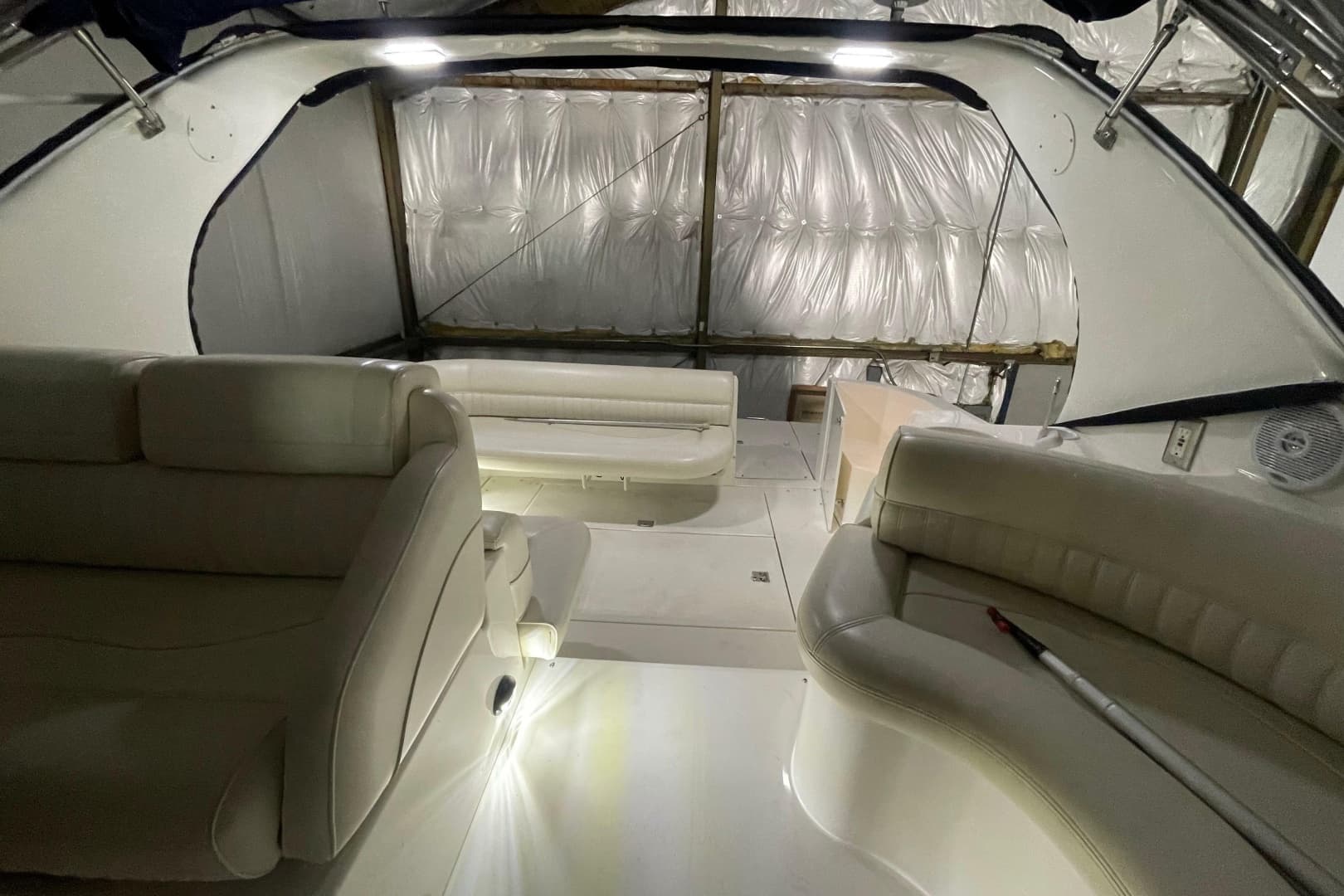 2002 Cruisers Yachts 3372 Express