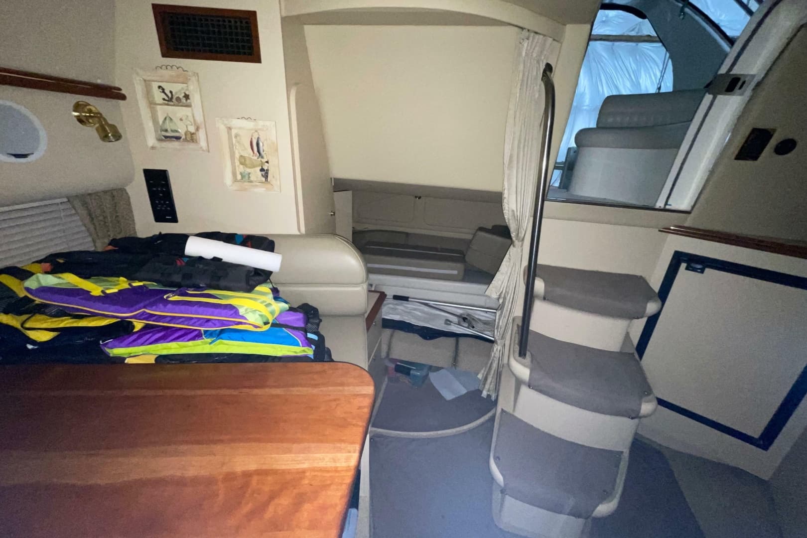 2002 Cruisers Yachts 3372 Express