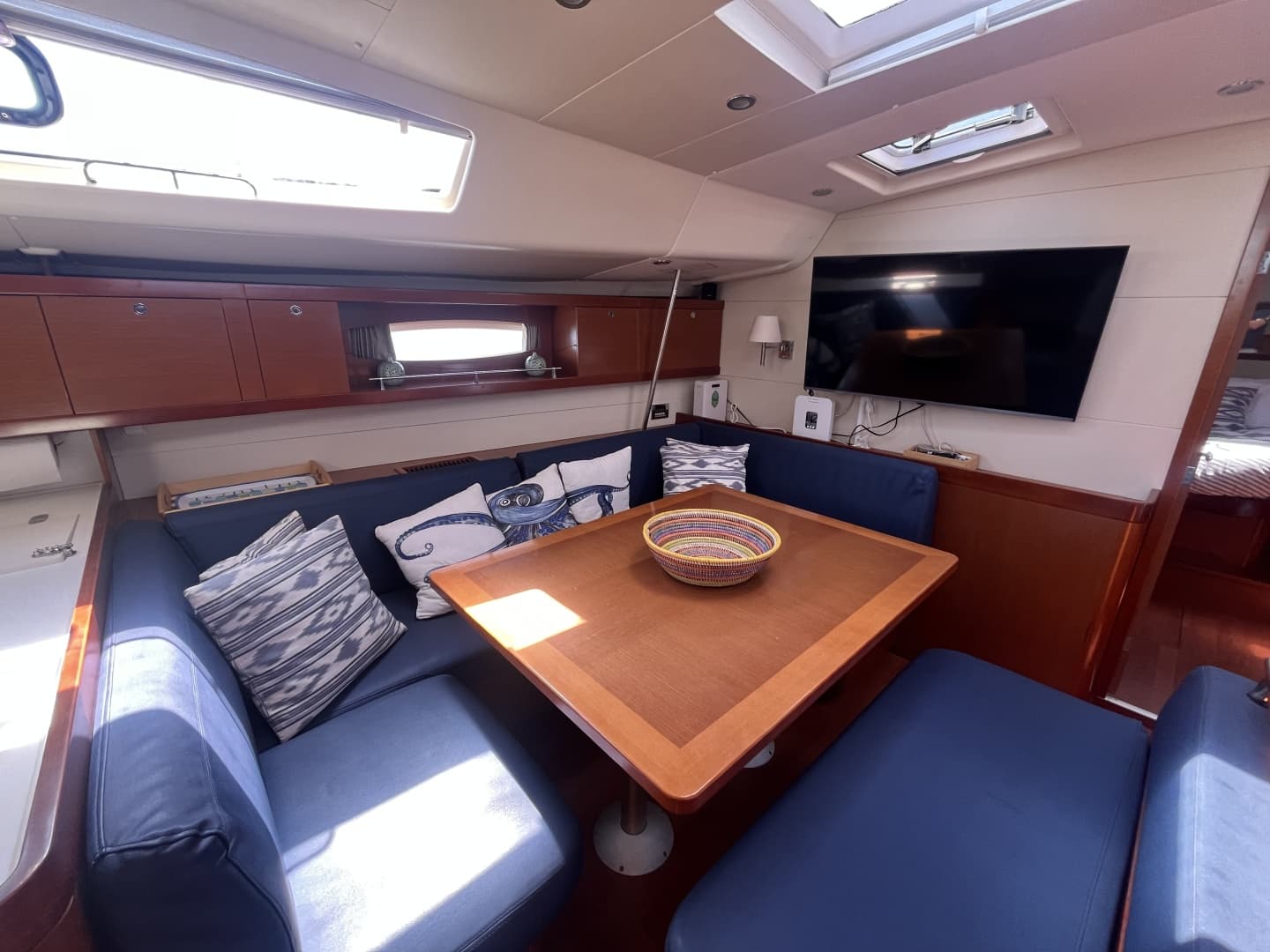 2011 Beneteau Oceanis 54
